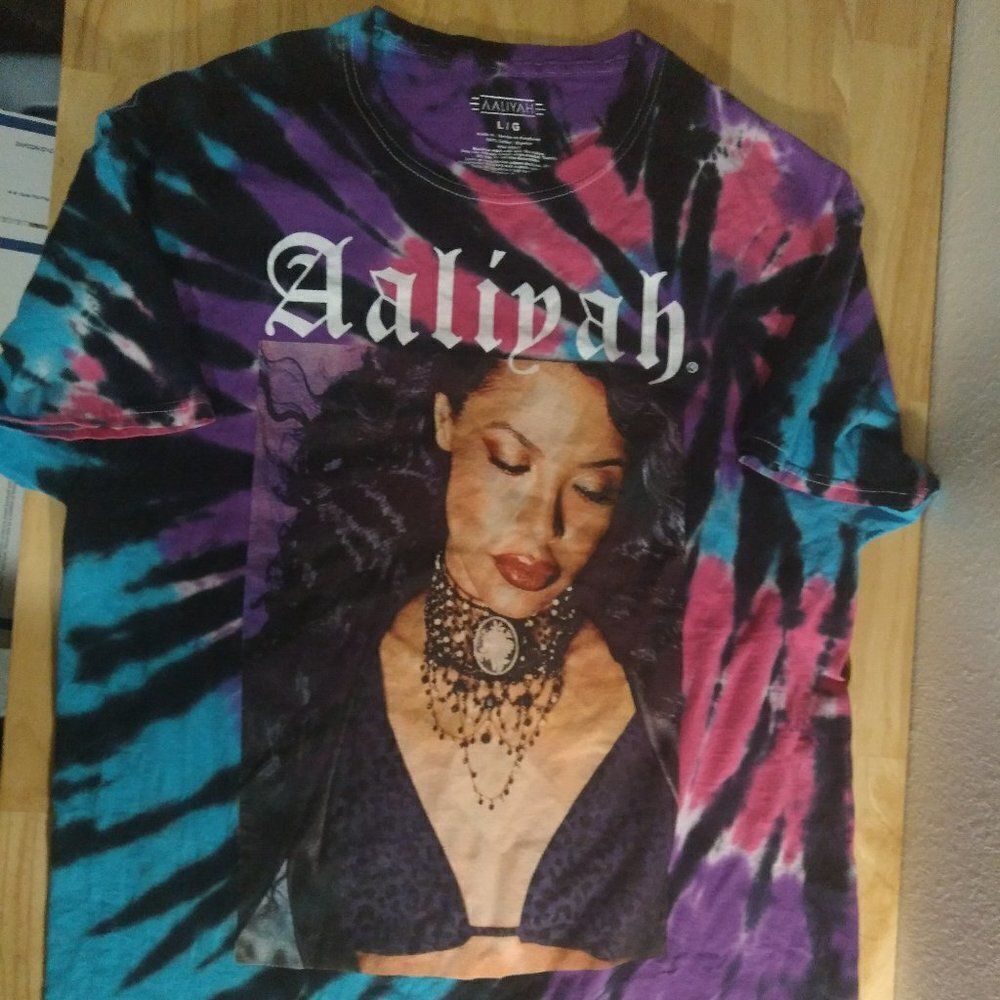 Aaliyah Portrait Spell Out Tie Dye T-Shirt